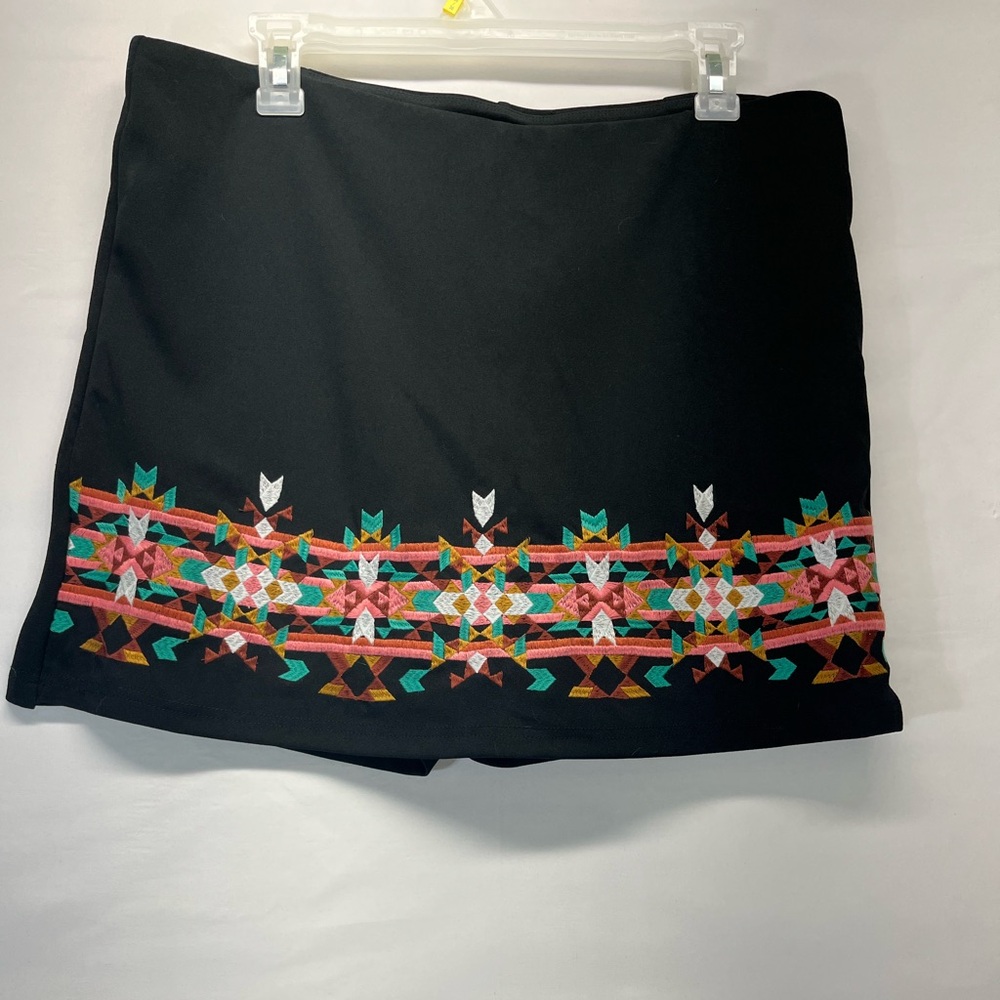 TWO FLY EMBROIDERED SKORT WOMEN XL‎ BLACK/MULTICOLORED STRETCH TRIBAL BOHO STYLE